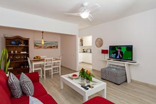 2BR Terrace Home - 10 min walk to the Beach - 9