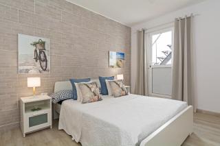 2BR Terrace Home - 10 min walk to the Beach - 8