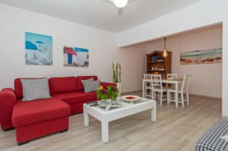 2BR Terrace Home - 10 min walk to the Beach - 2