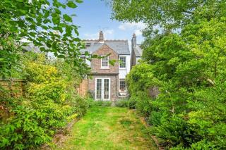 Charming Chichester Cottage - 6