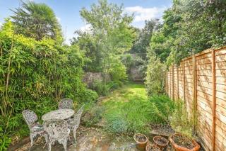 Charming Chichester Cottage - 5