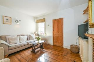 Charming Chichester Cottage - 1