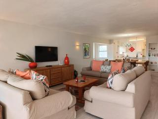 Hill House Holiday - Back-up Power Sea Views - 2