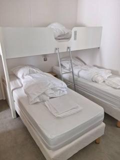 Location d'un mobil-home de 35 m² au Camping Les Sables d'Or - 4 étoiles avec grand parc aquatique - 4