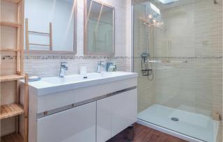 Amazing Home In Marennes - 7
