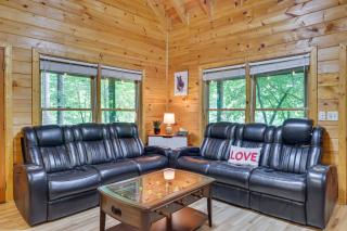 Riverfront Ellijay Cabin with Deck and Pool Access! - Ellijay - 7