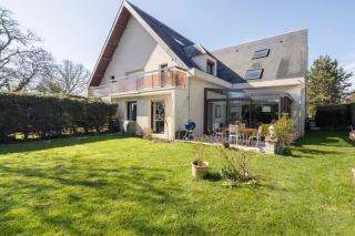 Beau 4 pièces avec grand jardin et tennis proche HEC et INRAE - Jouy-en-Josas - 0