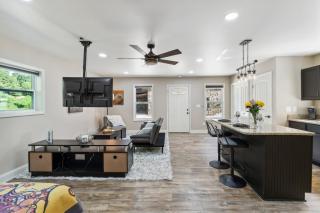 Hickory Hideaway Patio Paradise with Community Pool - Hickory - 5