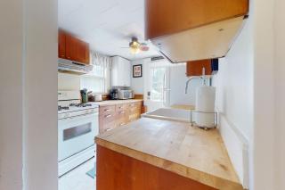 Garden Cottage By The Sea - 2