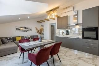 Royal Blue Apartment - 0