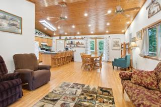 Serene Yellville Retreat with Hot Tub on 85 Acres - Cotter - 5