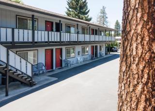 Charm Motel & Suites - Burney - 4