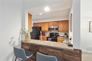 Overland Park Condo, Close to Lakes and Parks! - Overland Park - 9