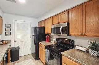 Overland Park Condo, Close to Lakes and Parks! - 3