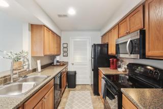 Overland Park Condo, Close to Lakes and Parks! - Overland Park - 4