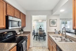 Overland Park Condo, Close to Lakes and Parks! - Overland Park - 2