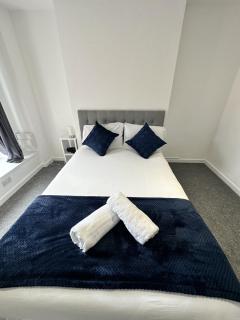 Courtyard Stay - Norwich - 9