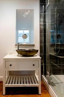 Hall View Guest Suite - 8