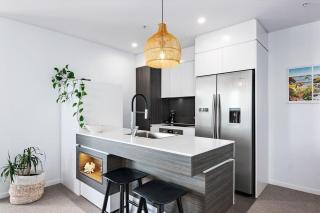Burleigh Beach Escape with Stunning Sunset Views - Gold Coast - 1