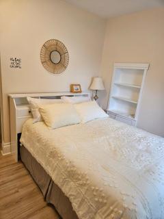 Sunflower Guest Suites - 2