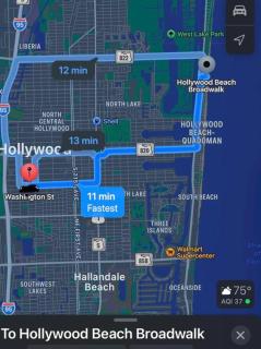 Modern Tropical Oasis with Arcade, HotTub & MiniGolf - Hollywood - 3
