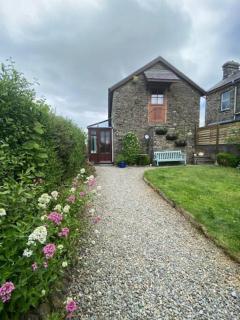 Trysor Holiday Cottage, Cardigan Bay with sea views - 4