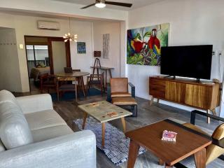 Modern city living close to EVERYTHING - 8