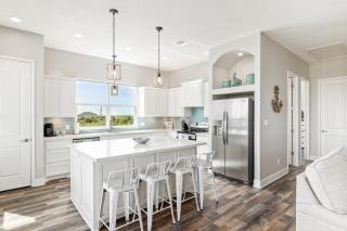 Stylish 4BR Crystal Beach Retreat Walk to Beach - Bolivar Peninsula - 3