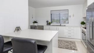 Modern Beachside Escape - Woorim - 5