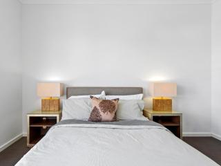 Sara by Ready Set Stay - 7