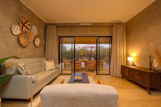 MRLTH Luxury Safari Villa, Close to KNP, Giraffe-Feeding-Tower, Spa-Bath, Boma - 3