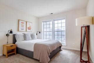 Rosslyn 2BR w WD Gym Pool 10 min to Metro WDC-358 - 2