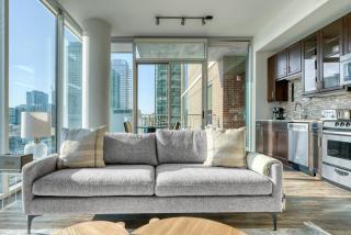 Downtown 1br w gym deck wd nr 6th St bars ATX-20 - 0