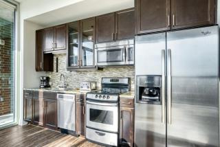 Downtown 1br w gym deck wd nr 6th St bars ATX-20 - 4