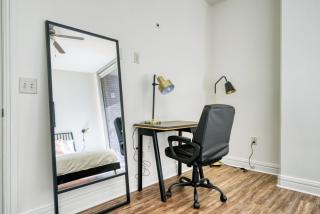 Downtown 1br w gym deck wd nr 6th St bars ATX-20 - 1