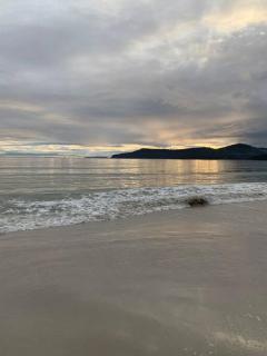 Beachfront self contained studio - White Beach - 2