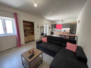 Modern Stylist House for Friends - Iráclio - 0