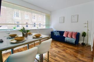 Stunning Central City Apartment - 0