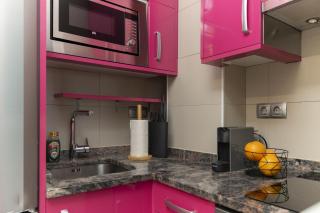 Cozy studio overlooking Pedro Zerolo Square - 6