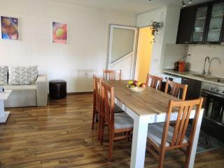 Cozy 2 Bedroom Apartment with Terrace Near the Beach and Park - 9