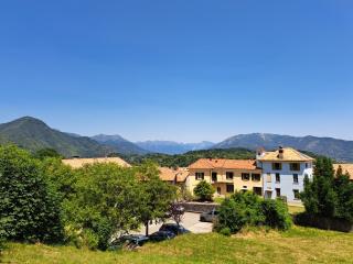 Appartamento storico con giardino soleggiato - B&B Via Rinaldi - Arto Centonara - 0