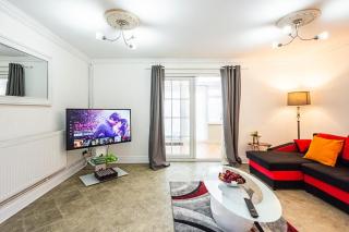 Elite 2 Bedroom House in Chadwell Heath/ Romford with Free Wifi and Parking upto 4 guests - Goodmayes - 8
