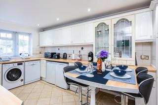 Elite 2 Bedroom House in Chadwell Heath/ Romford with Free Wifi and Parking upto 4 guests - Goodmayes - 4