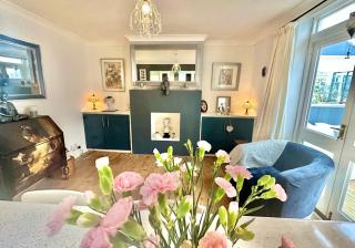 Garden Cottage - 3 Bedroom Close to Town and Beach - 9