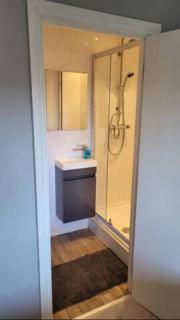 4 Bedroom 4 En Suite House Close to A5 & Whipsnade - 8