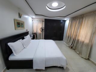 Stylish and Spacious 3Bed Flat ShortLet Apartment - Abuja - 5