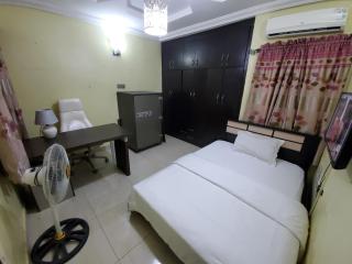 Stylish and Spacious 3Bed Flat ShortLet Apartment - Abuja - 4