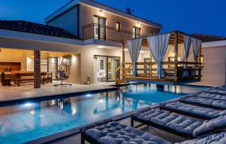 Magnificent Villa Oasis with extra large pool - Vrana - 0