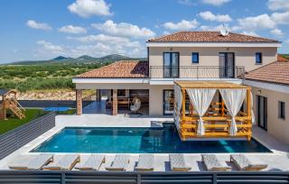 Magnificent Villa Oasis with extra large pool - Vrana - 9