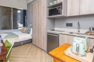 Colourful Studio Apartment - 0